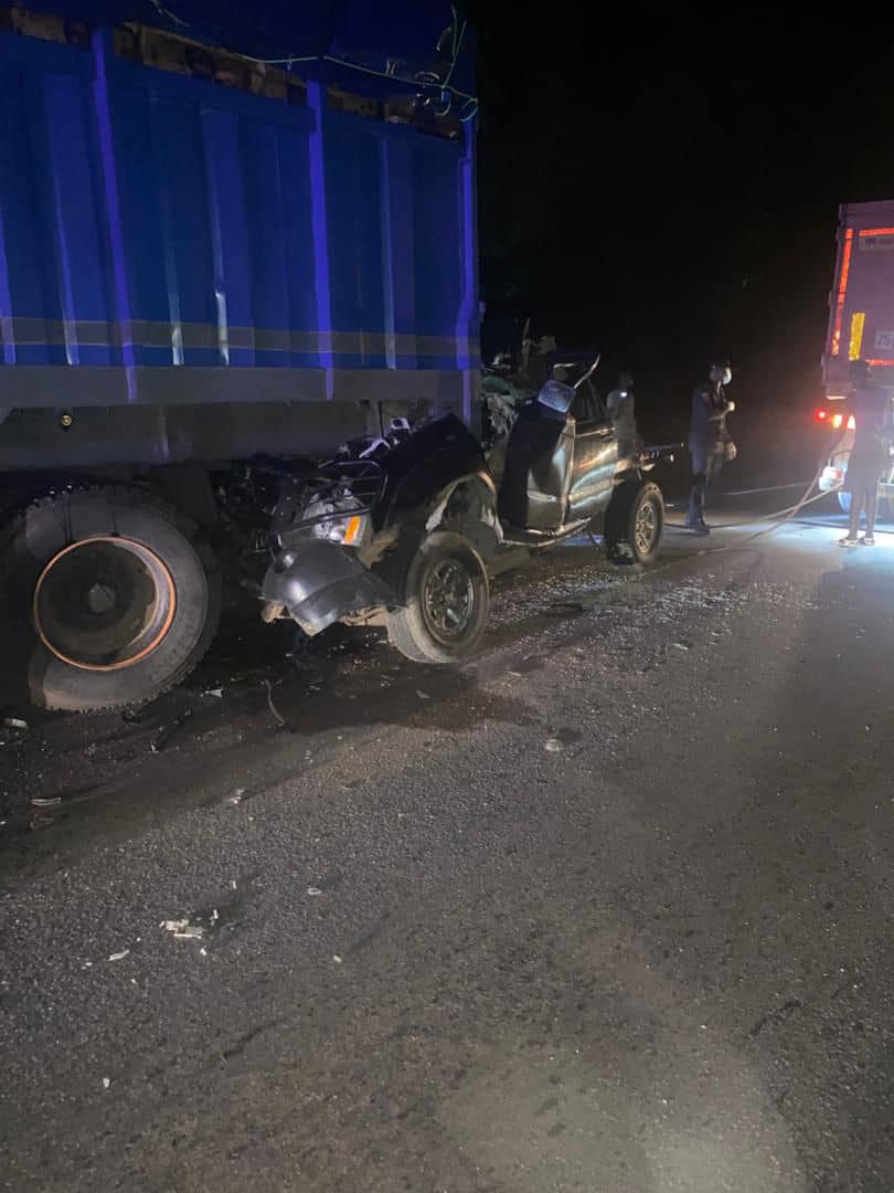 Collision entre un véhicule de particulier et un camion remorque